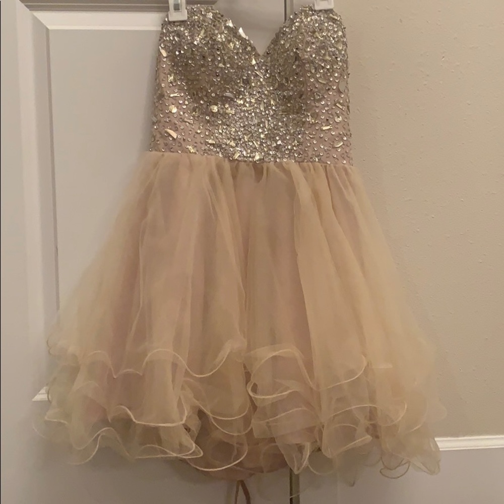 Lovely homecoming dress!